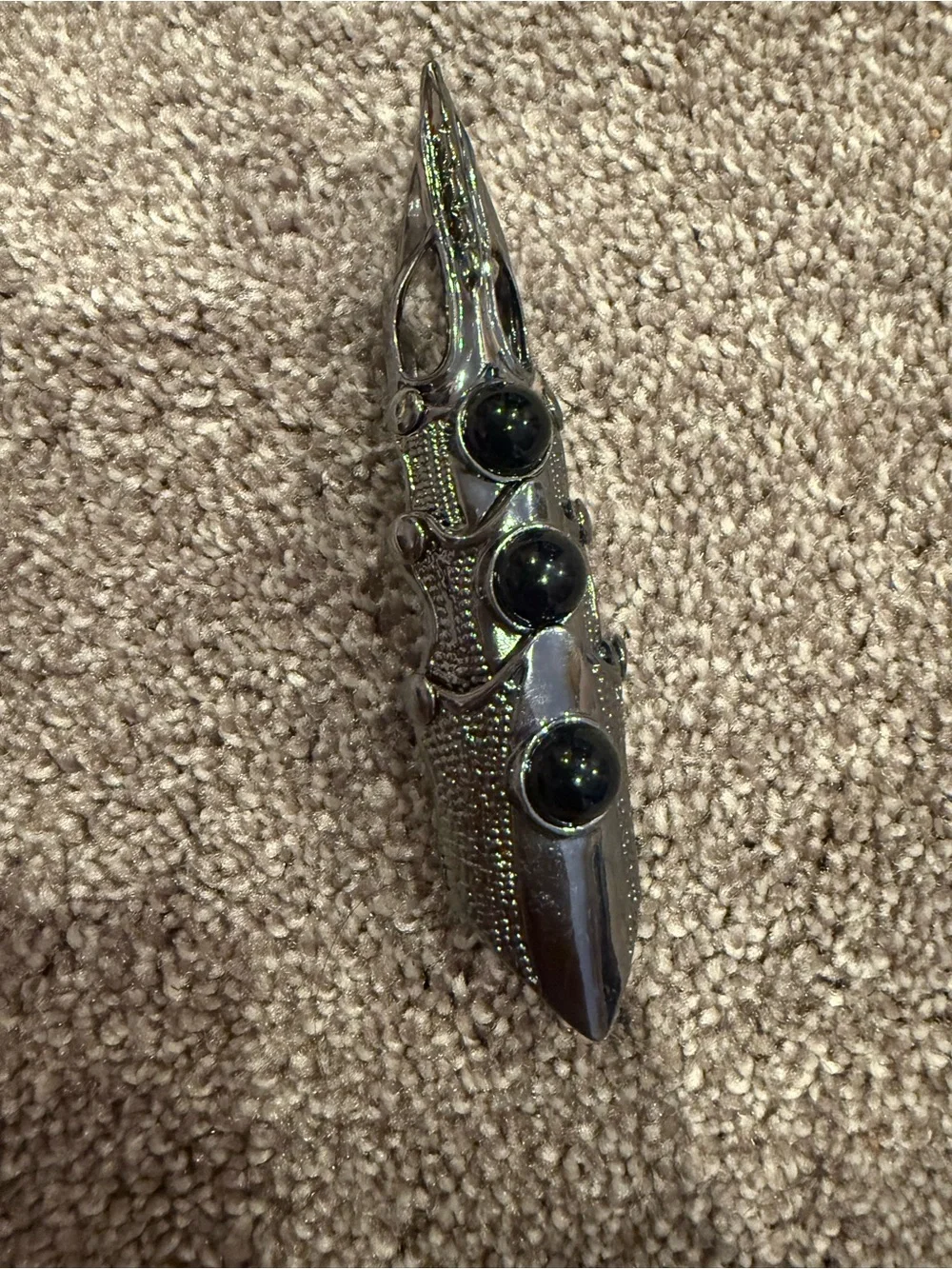 Black Metallic Reptile Claw Decoration for Reptile Habitats